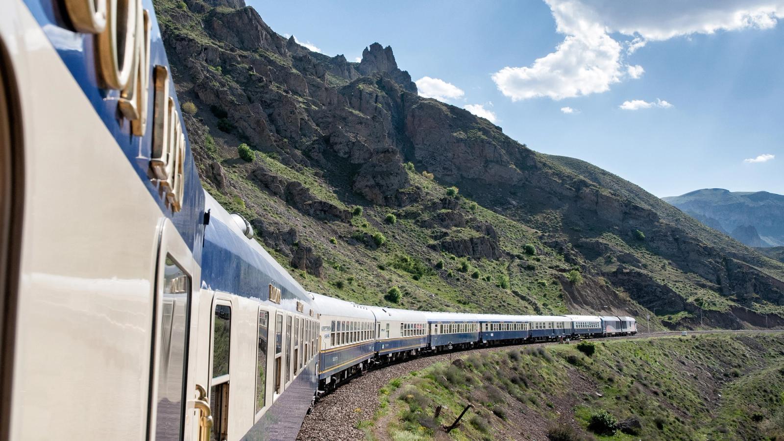 Golden Eagle Danube Express: Castles of Transylvania