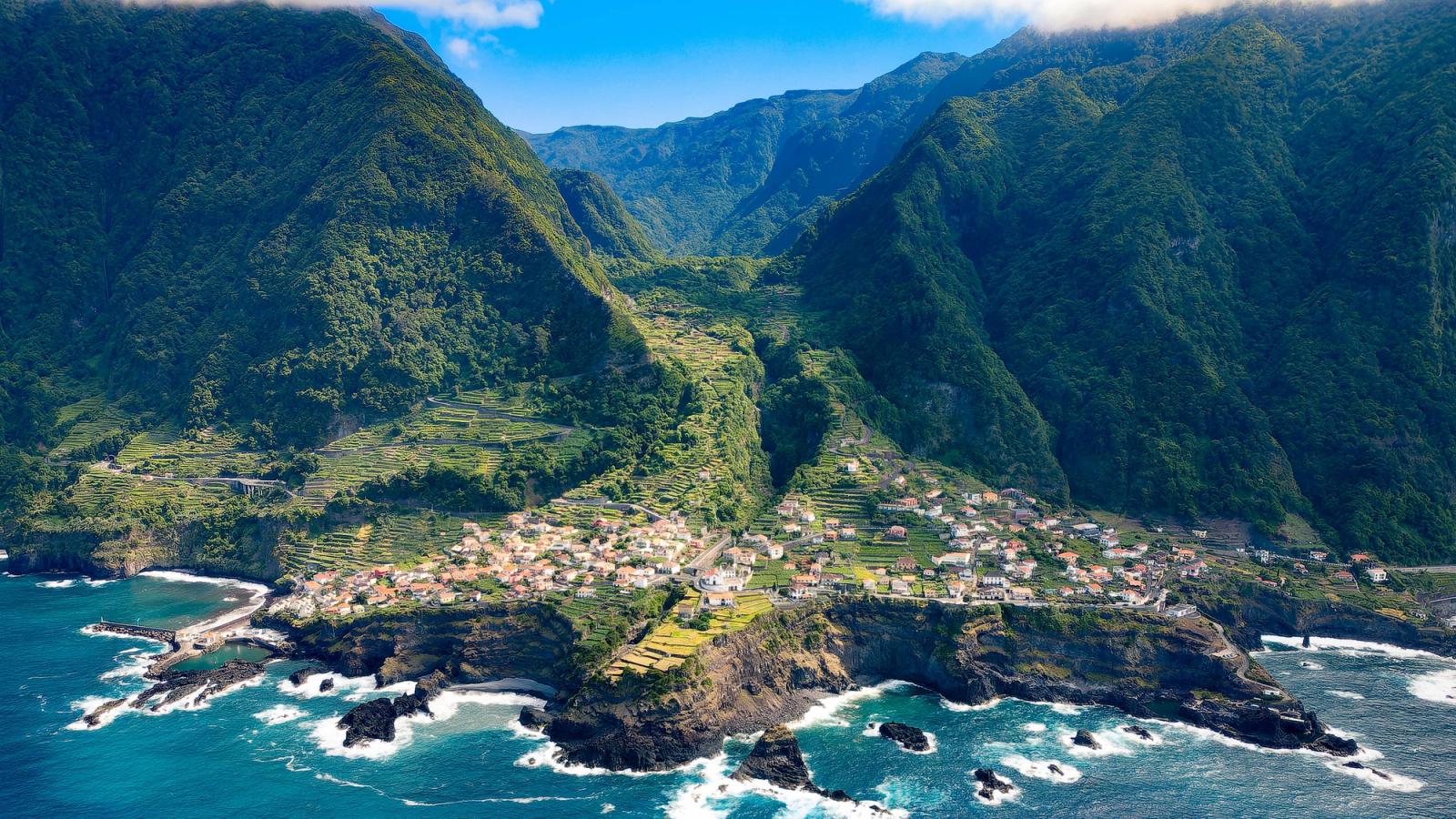 Around the World with Geoffrey Kent: An Inspiring Expedition by Private Jet